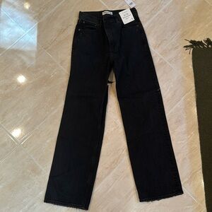Abercrombie 90s relaxed Jean High Rise. Size 6. New with tags!
